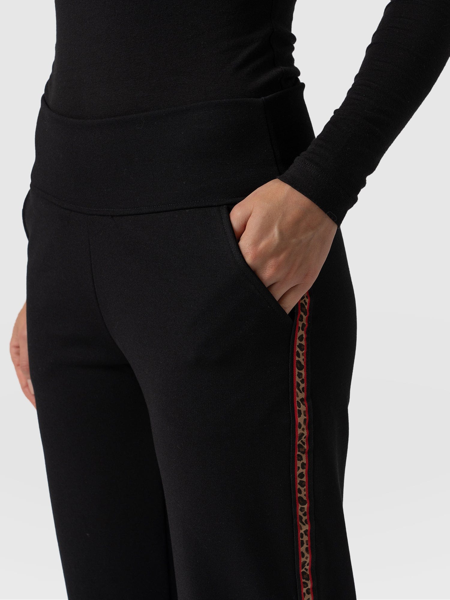 Runway Pant Black Leopard - Women's Trousers | Saint + Sofia® EU